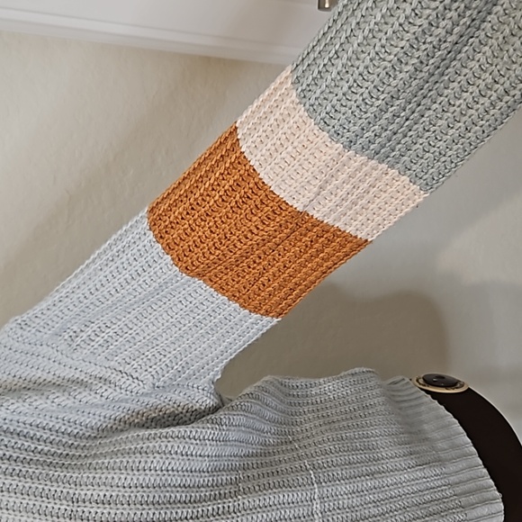 Amazon - Gray Sweater - Size Small - Picture 3 of 3